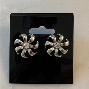 Beautiful flower metal earrings